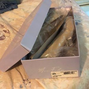 BRAND NEW leather marc fisher heels with no flaws